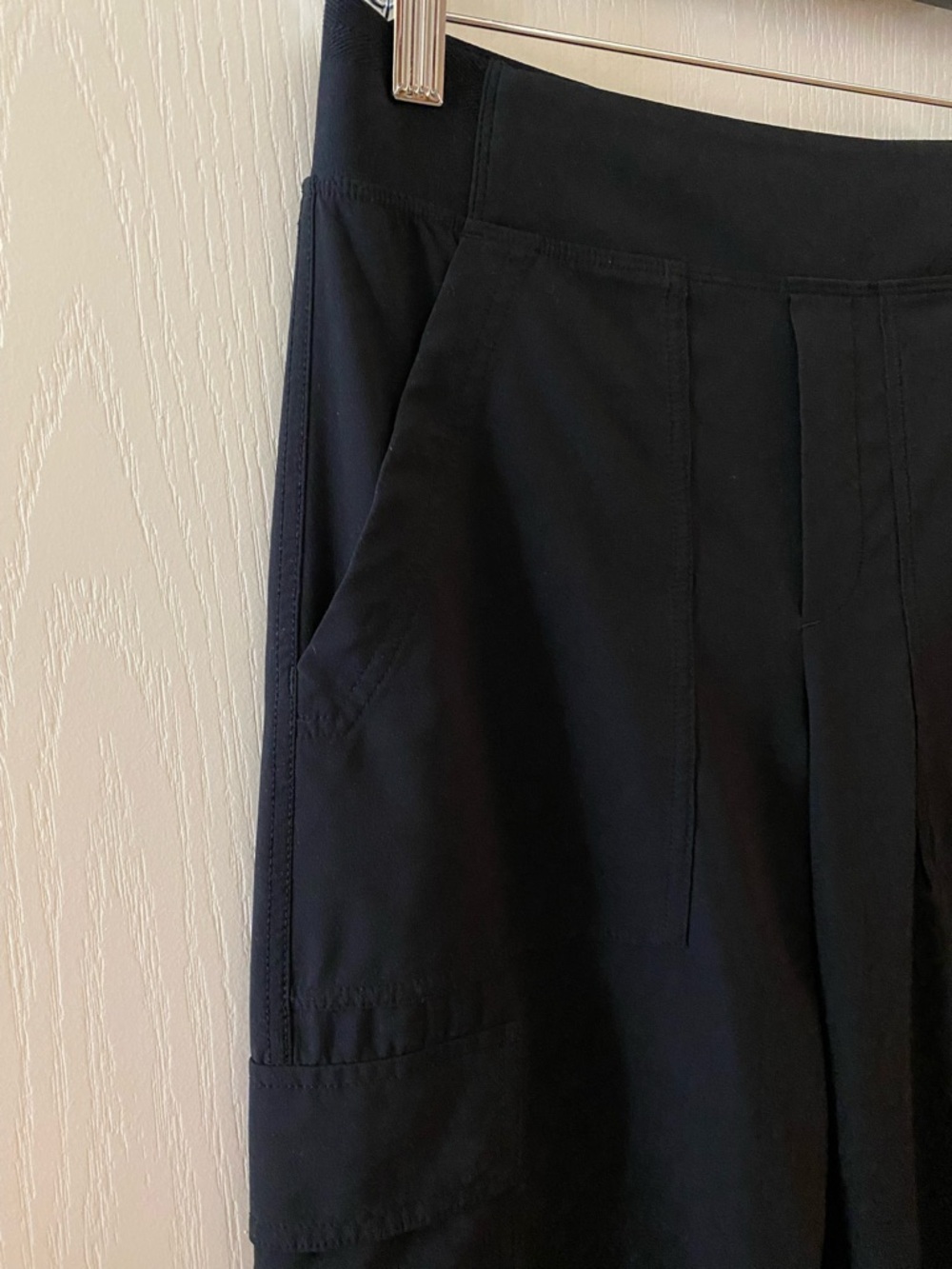 ATHLETA Brooklyn Heights High Rise Cargo Pant Wide Legs in Black - 0 Petite - Picture 5 of 12